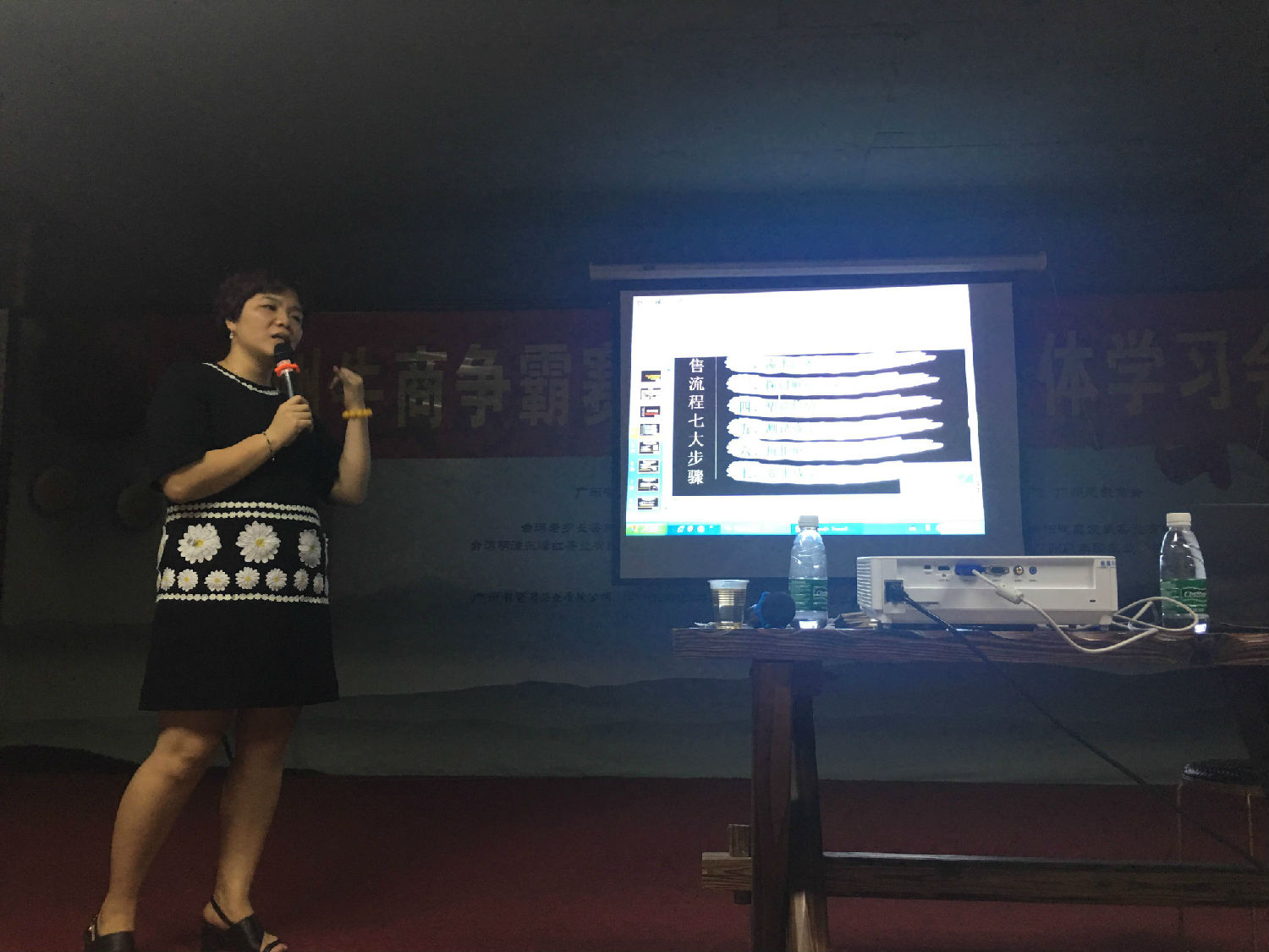 牛商爭(zhēng)霸學(xué)習(xí)現(xiàn)場(chǎng) 牛商爭(zhēng)霸學(xué)習(xí)現(xiàn)場(chǎng)