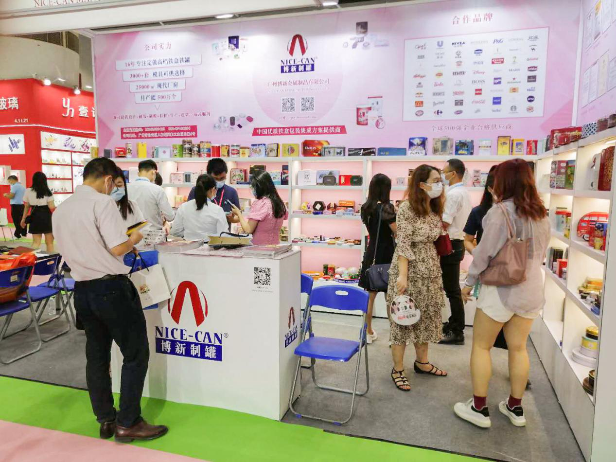 接下來的兩天，博新制罐依舊保持魅力，延續(xù)了第一天的良好勢(shì)頭。我們高檔的鐵盒鐵罐以及工作人員認(rèn)真專業(yè)的解答、貼心的服務(wù)贏得了客戶們的連連稱贊，紛紛表示出了濃厚的合作意向。而我們也會(huì)回饋客戶的這種信任感，在以后的日子，繼續(xù)保持精益求精的態(tài)度不斷提高產(chǎn)品質(zhì)量、設(shè)計(jì)水平及完善服務(wù)機(jī)制，繼續(xù)為客戶提供優(yōu)越的產(chǎn)品和滿意的服務(wù)！為客戶提升品牌價(jià)值，我們將時(shí)刻牢記使命！